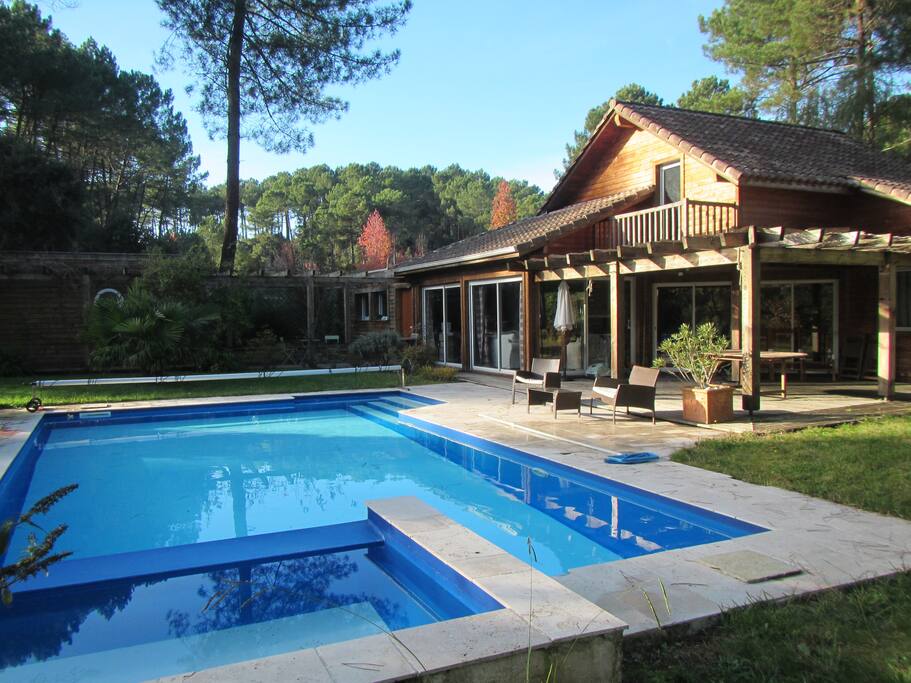 Piscine et terrasse coté Sud Est