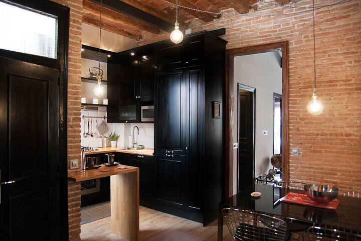 LOFT-STYLE BEACH FLAT