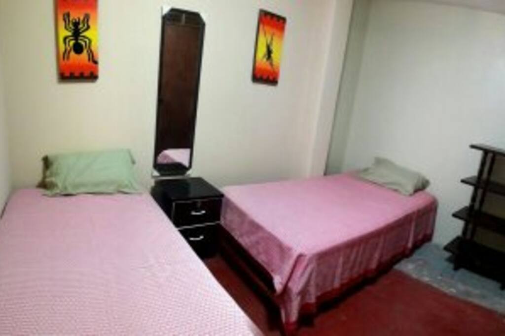 Habitación doble c/baño compartido ( 2do piso)