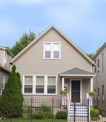 Adorable Single Family Home in Logan Square gallery image 2