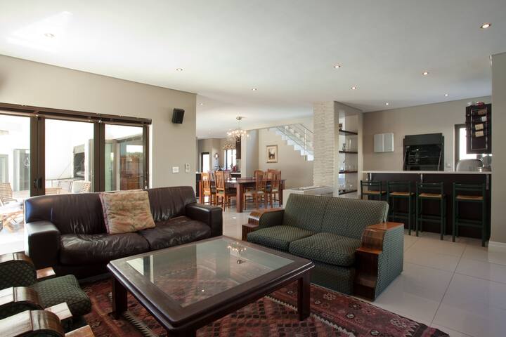 Entertainer & family’s dream! gallery image 5