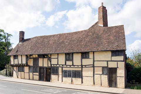 3 MASONS COURT oldest house in Stratford Upon Avon