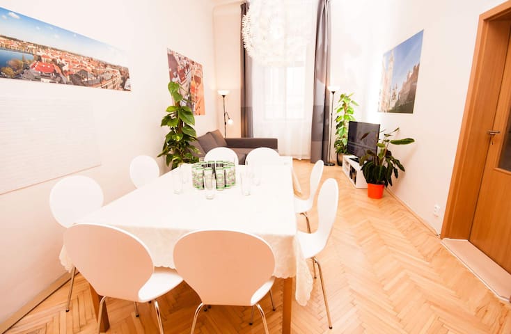 Fashion B 5-Bedrooms, 3-Bathrooms (Old Town)