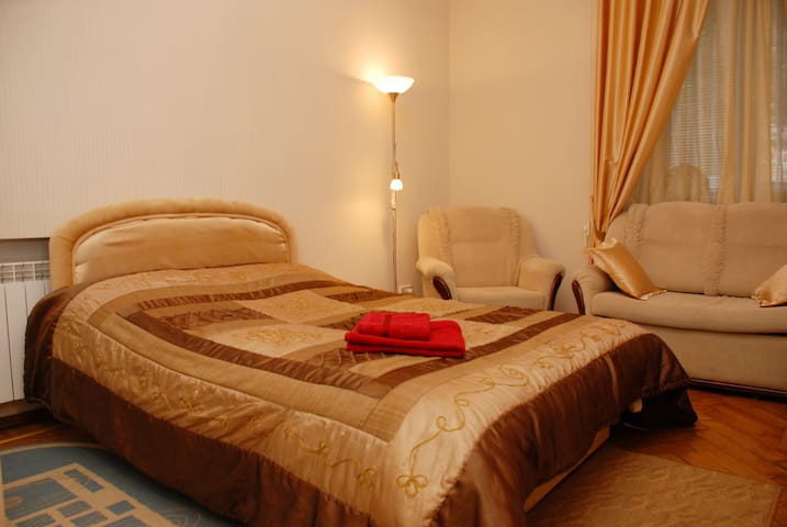 studio near metro Kreshatik