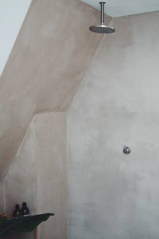 Sfeervol strandhuis in groene omgeving gallery image 5