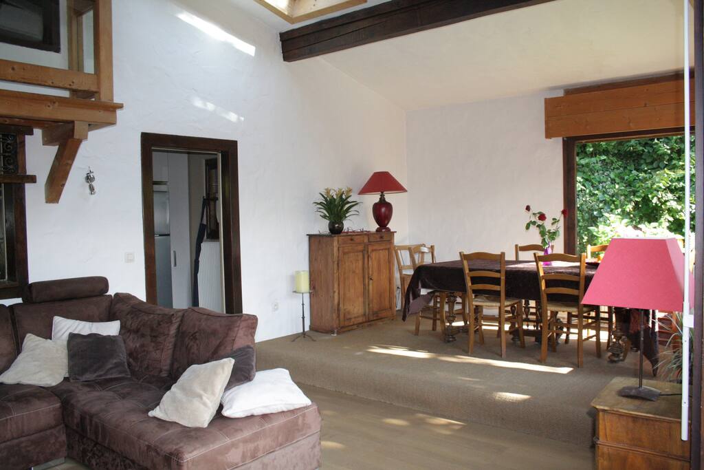 Grand séjour et salle a manger, très lumineux