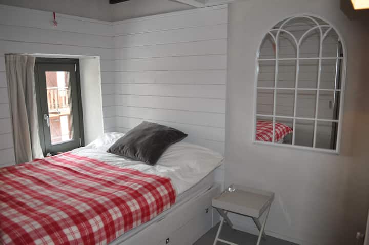 Dormitorio pequeño 3, tercer piso (140x200).