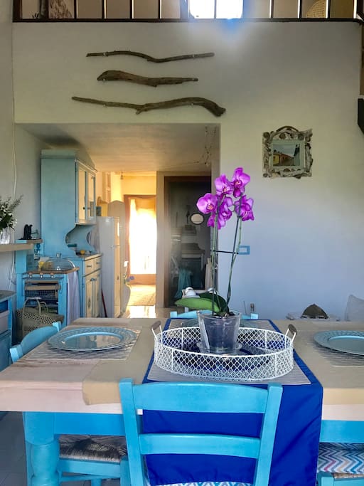 Zona pranzo/soggiorno con cucina