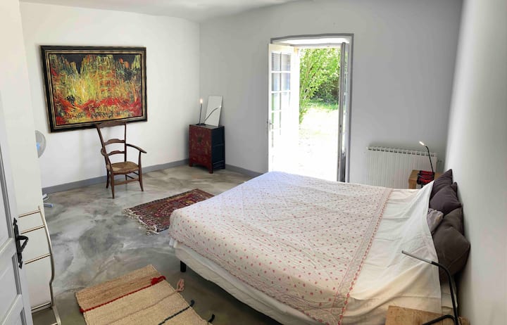 Dhomë gjumi në katin përdhe