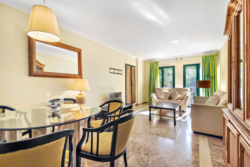 Main Room/Salón