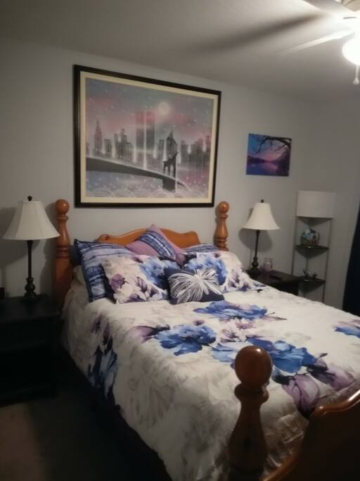 Private room queen size bed