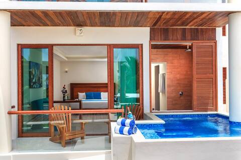 Stunning Beach View suite with private pool <3
