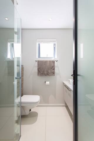 Blouberg Luxury Beachfront Apartment gallery image 5