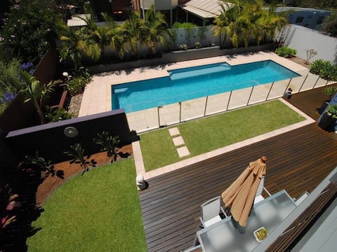BEACH OASIS family home with pool at the Beach