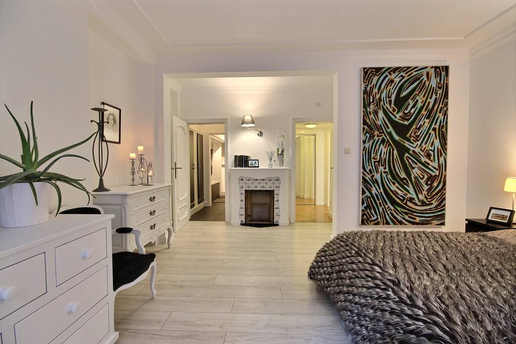 Chambre très décorée