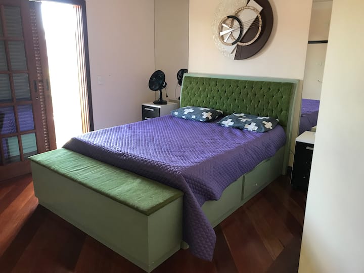 Suite principal con cama tamaño queen 