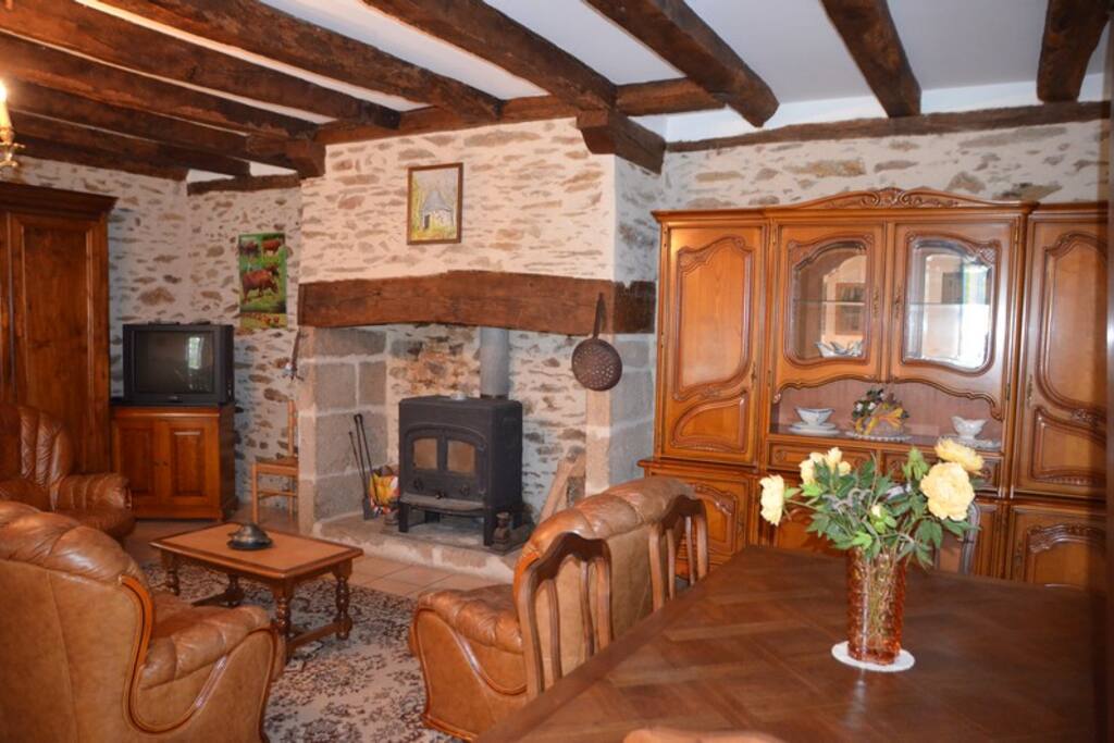 Salle à manger Gîte LES JONQUILLES