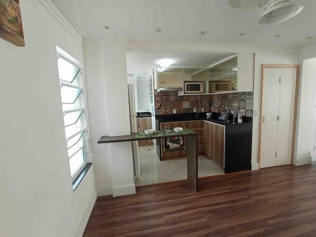 Entire home with 1 bedrooms in Santos - Apto. pé na areia c/ vista para o mar, wifi e ar c