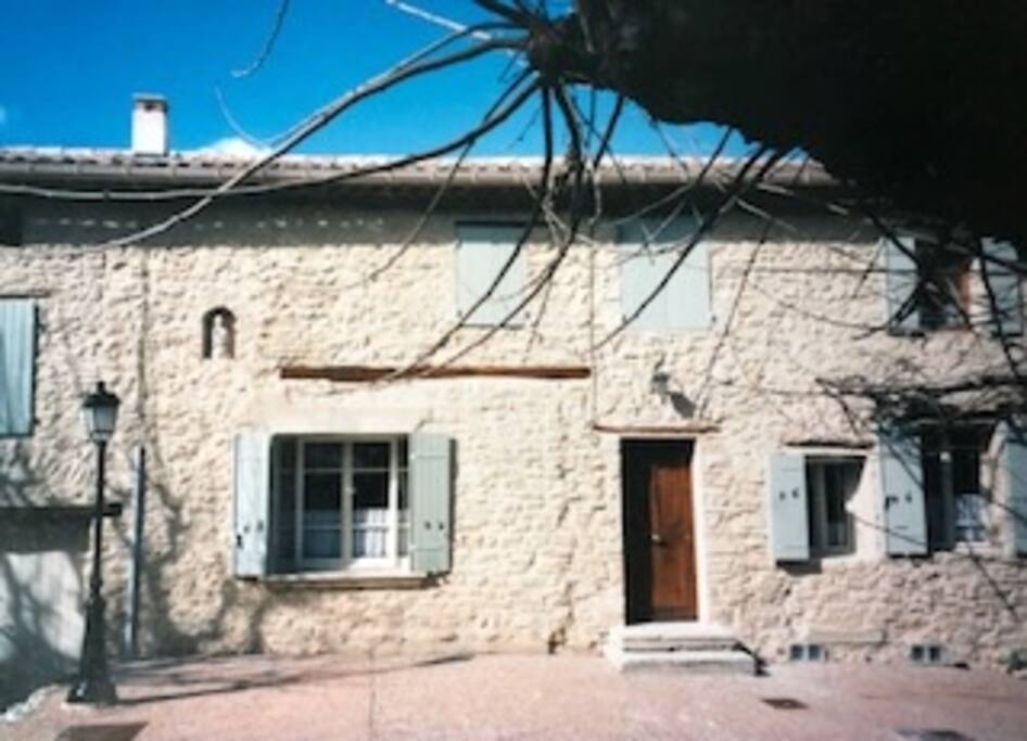 Façade du gîte côté rue