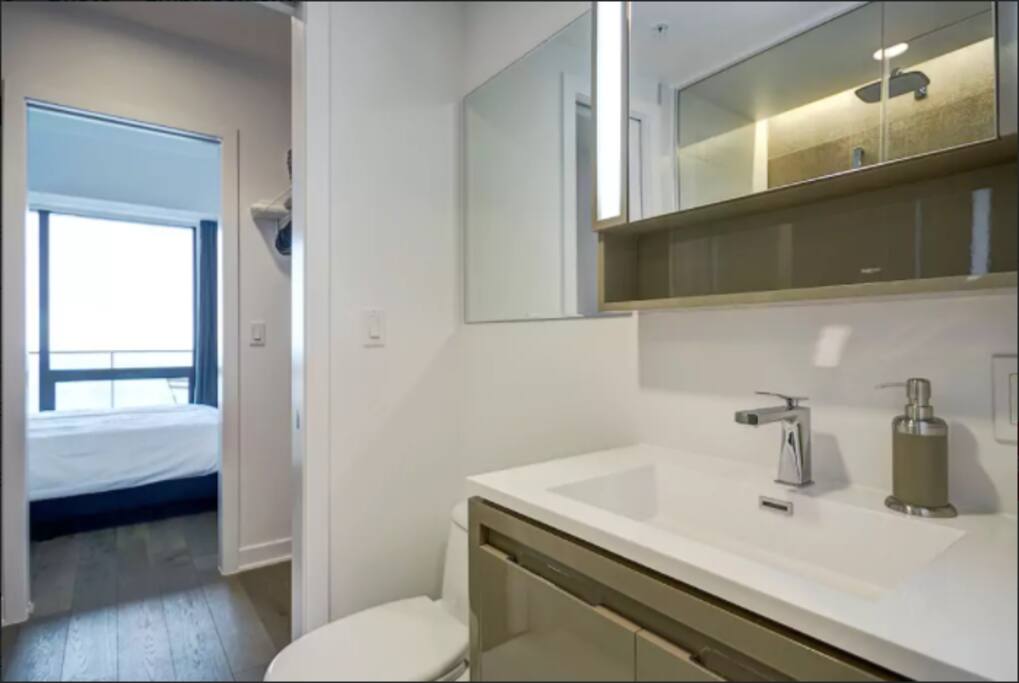 Private bathroom connected to the bedroom