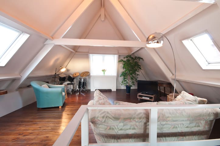ATTIC near city center The Hague, 3 km to BEACH !