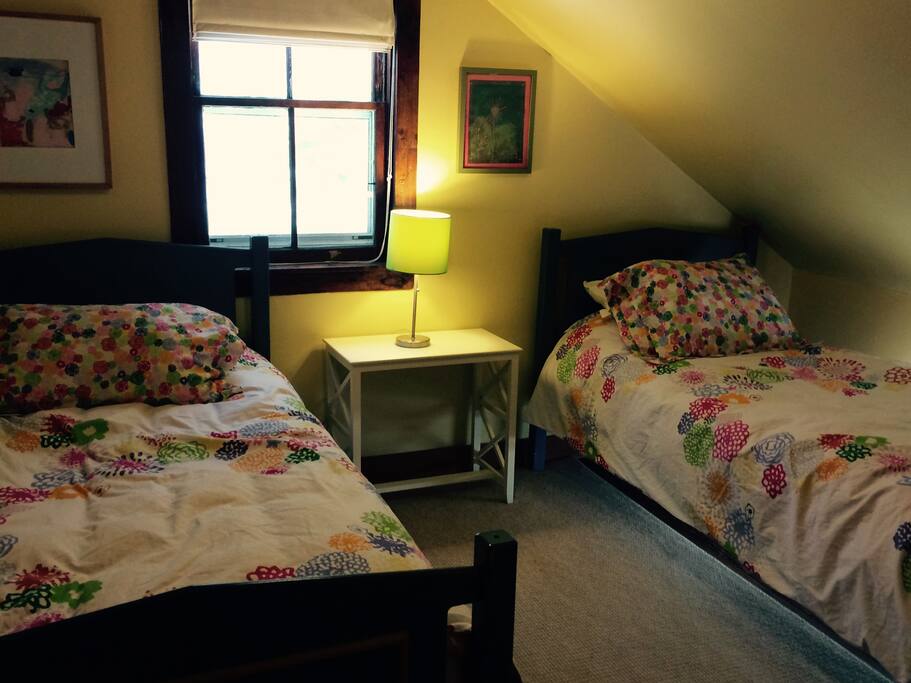 Upstairs bedroom 2 twins
