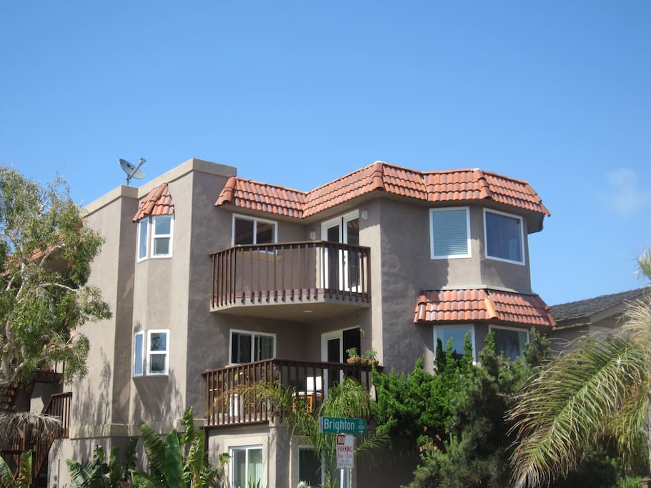 HUGE 2 BR/2 BA Mission Beach Condo Condominiums for Rent in San Diego, California, United States