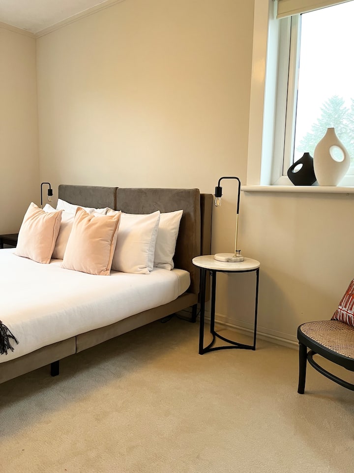 Dormitorio tamaño king en planta baja 2