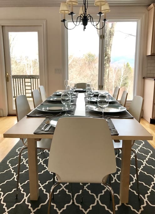 Seating for 8 around the table