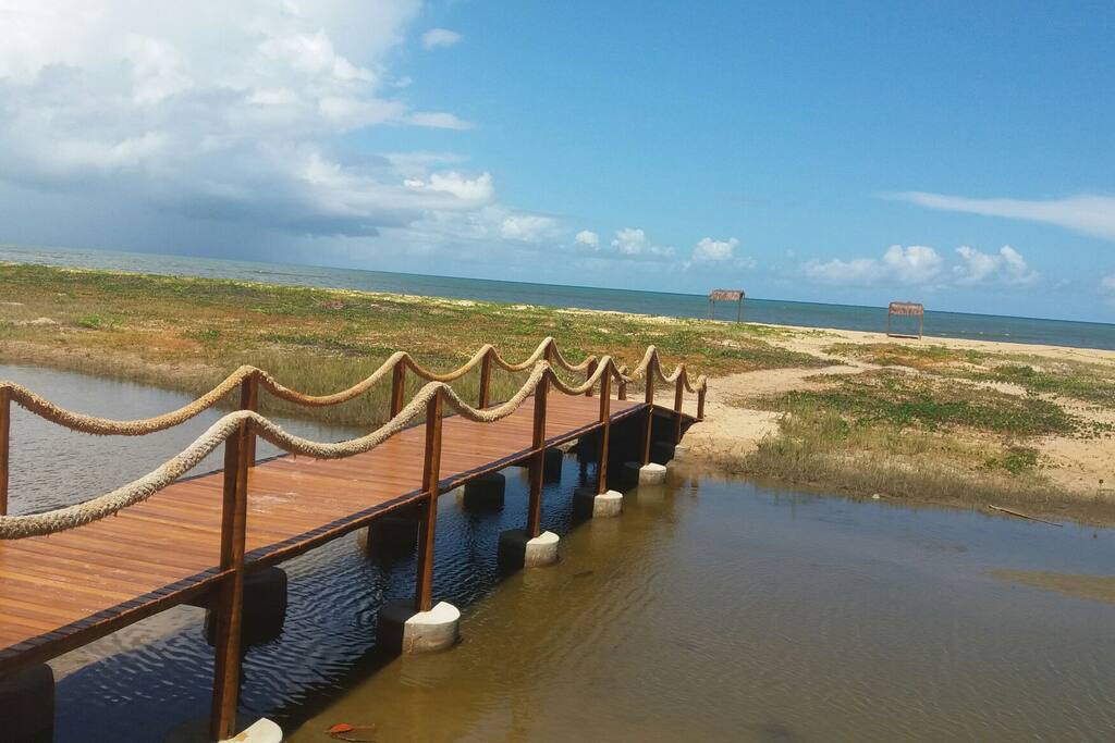 Ponte sobre o Rio Guaiú de acesso à praia