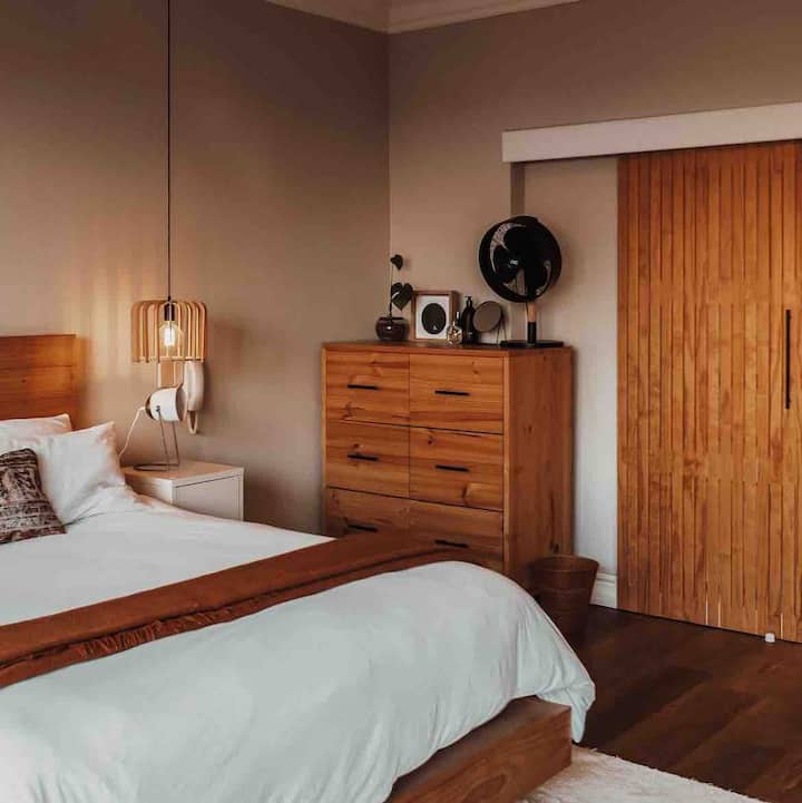 Main room with spacious cupboard + drawer space 