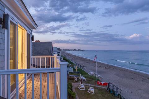Oceanfront new construction on private Moody Beach