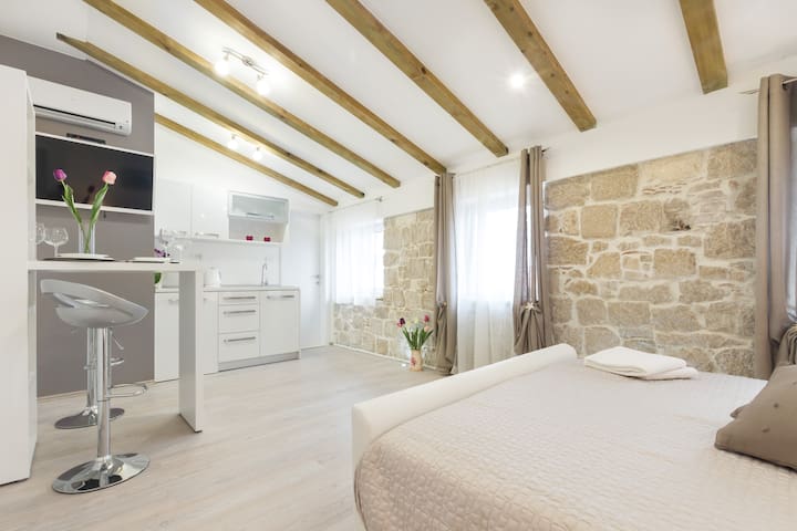 Silver 4**** luxury apart in center