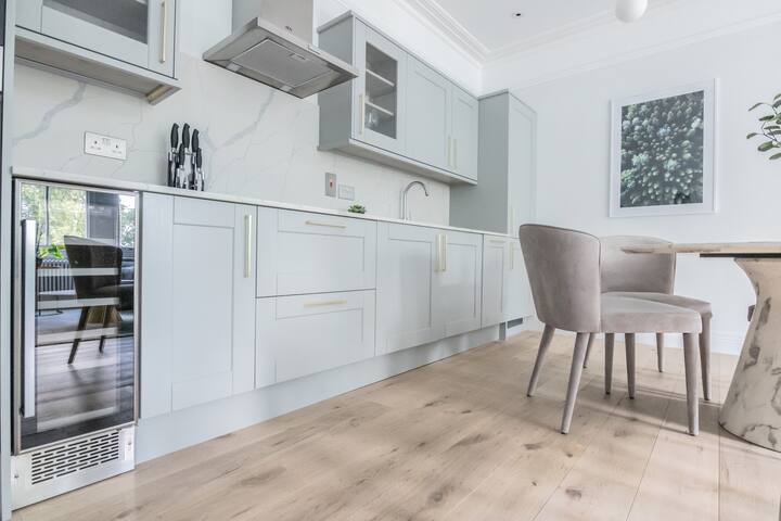 CLUB Mann Kensington 2Bedroom apartment gallery image 4