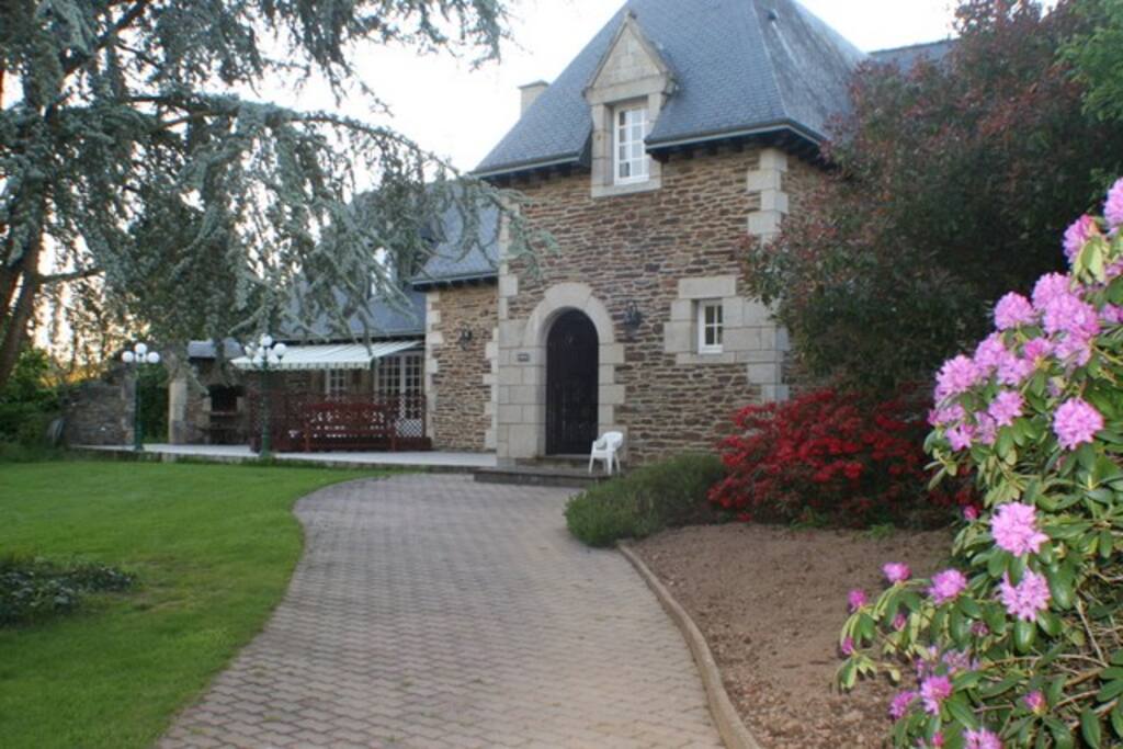 Path to front door