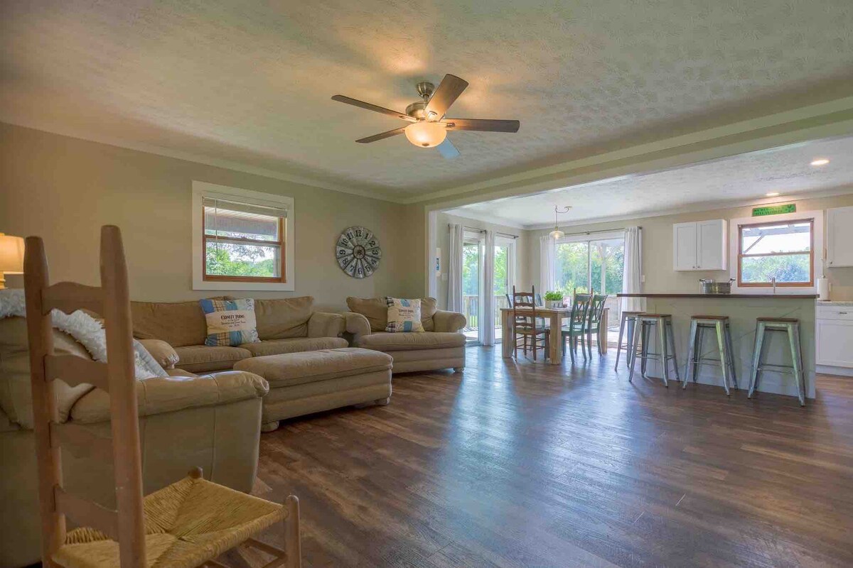 Top Airbnb: Farmhouse at Conley Farms in Kingsport / Bristol