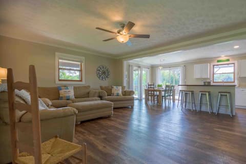 Top Airbnb: Farmhouse at Conley Farms in Kingsport / Bristol
