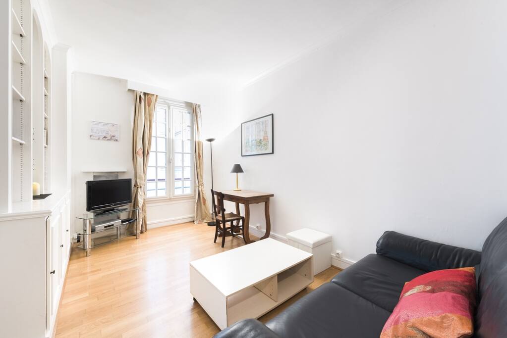 Charming flat very close to Eiffel Tower