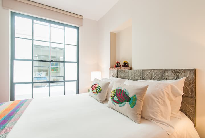 2号标准双人床卧室通往室内露台