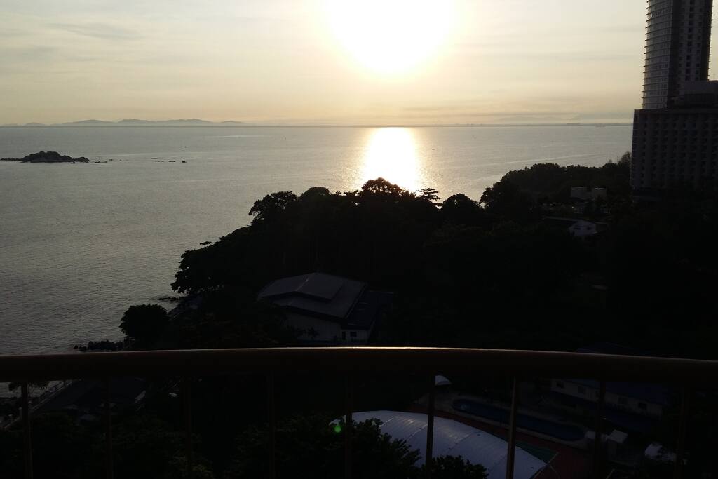 Sunrise from the bed in the room!! You can swim or take a boat to the island in front for picnic or sightseeing!!