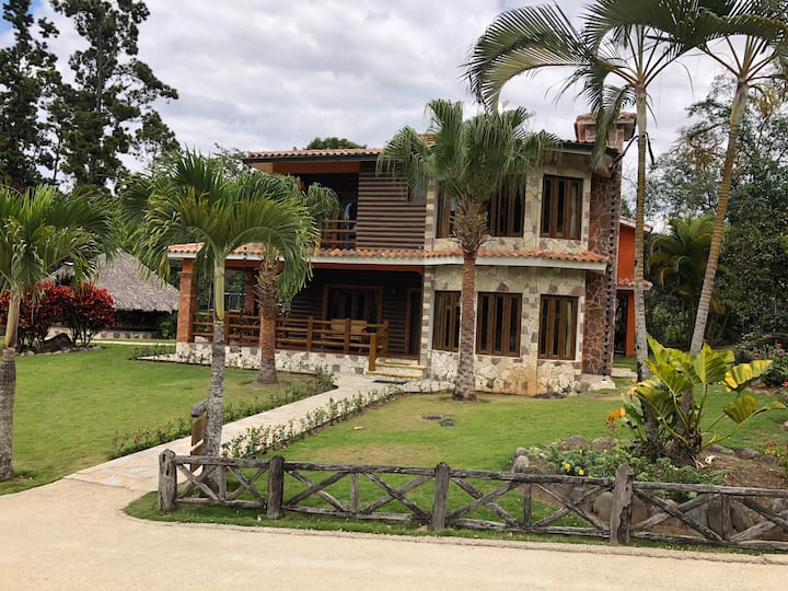 Cereza 4 Bedrooms & 5 Bathrooms Rancho Las Guazara Villas for Rent in