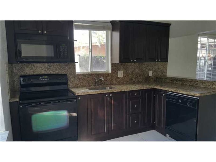 Full Kitchen Available for Use