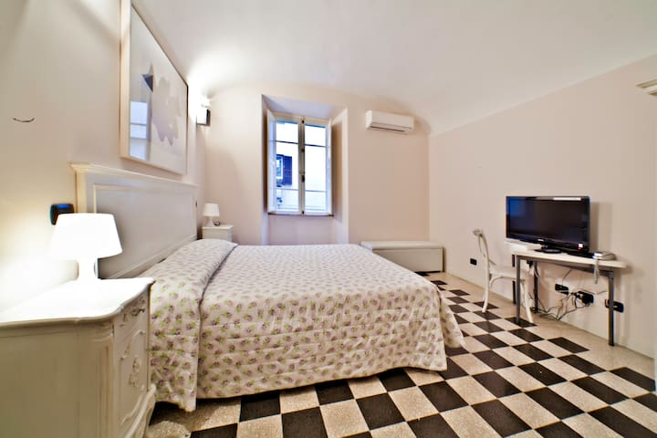 ELEGANT 3BR/2BATH WIFI SATELLITE TV gallery image 4