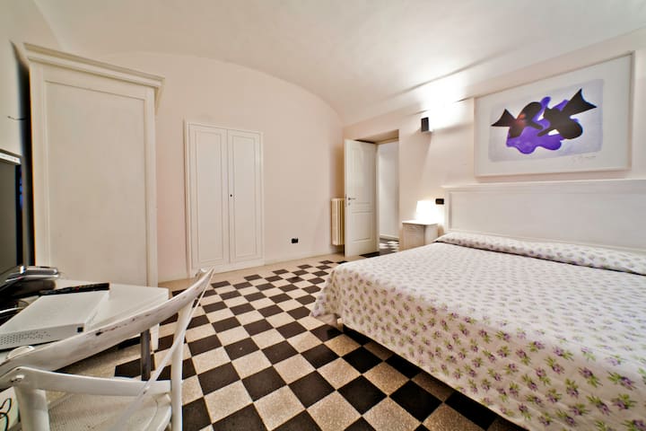 ELEGANT 3BR/2BATH WIFI SATELLITE TV gallery image 5