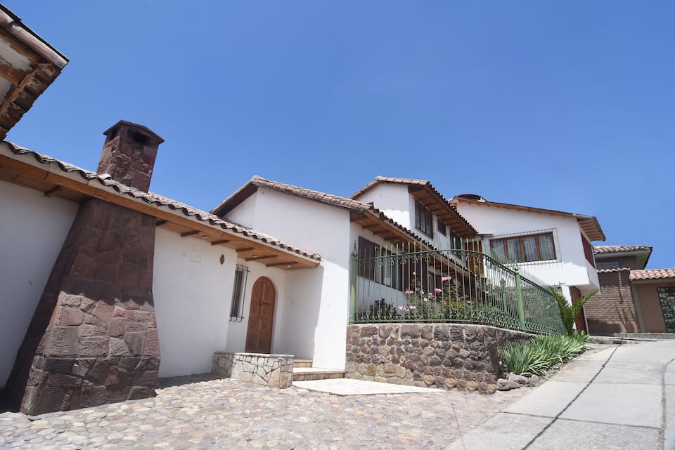Top-earning Airbnb listing in Santiago, 6 bedrooms