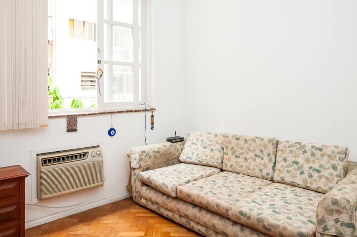 3 BLOCKS FROM THE BEACHES OF COPACABANA/IPANEMA gallery image 2