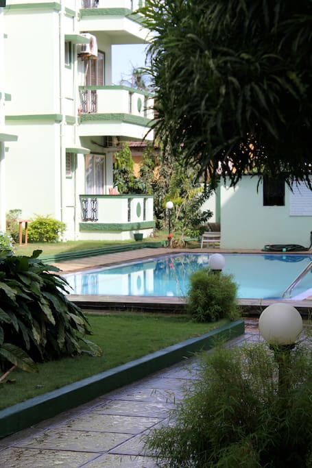 Common outdoor swimming pool