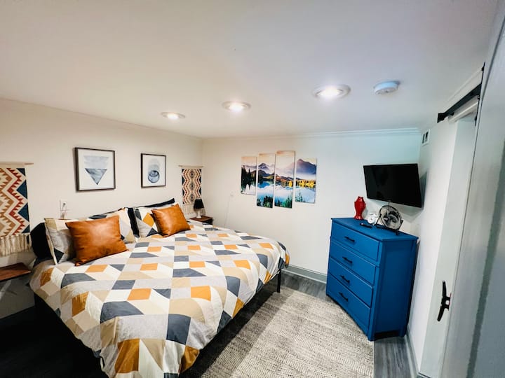 Main bedroom with TV Bakers Loft