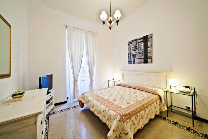 Rome Accommodation Colosseum gallery image 2