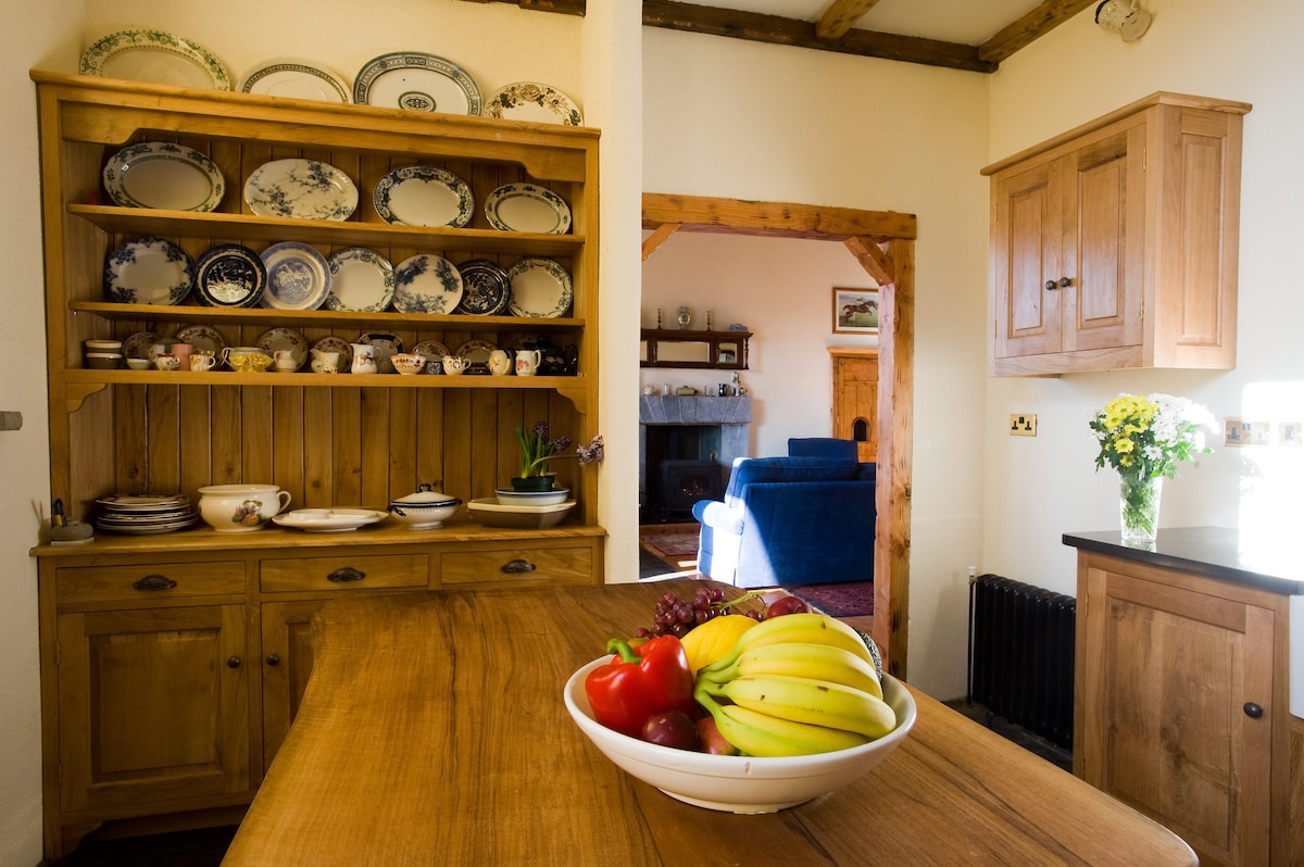 Kinvara Luxurious 18th Century Schoolhouse Houses for Rent in Kinvara Galway Ireland Airbnb